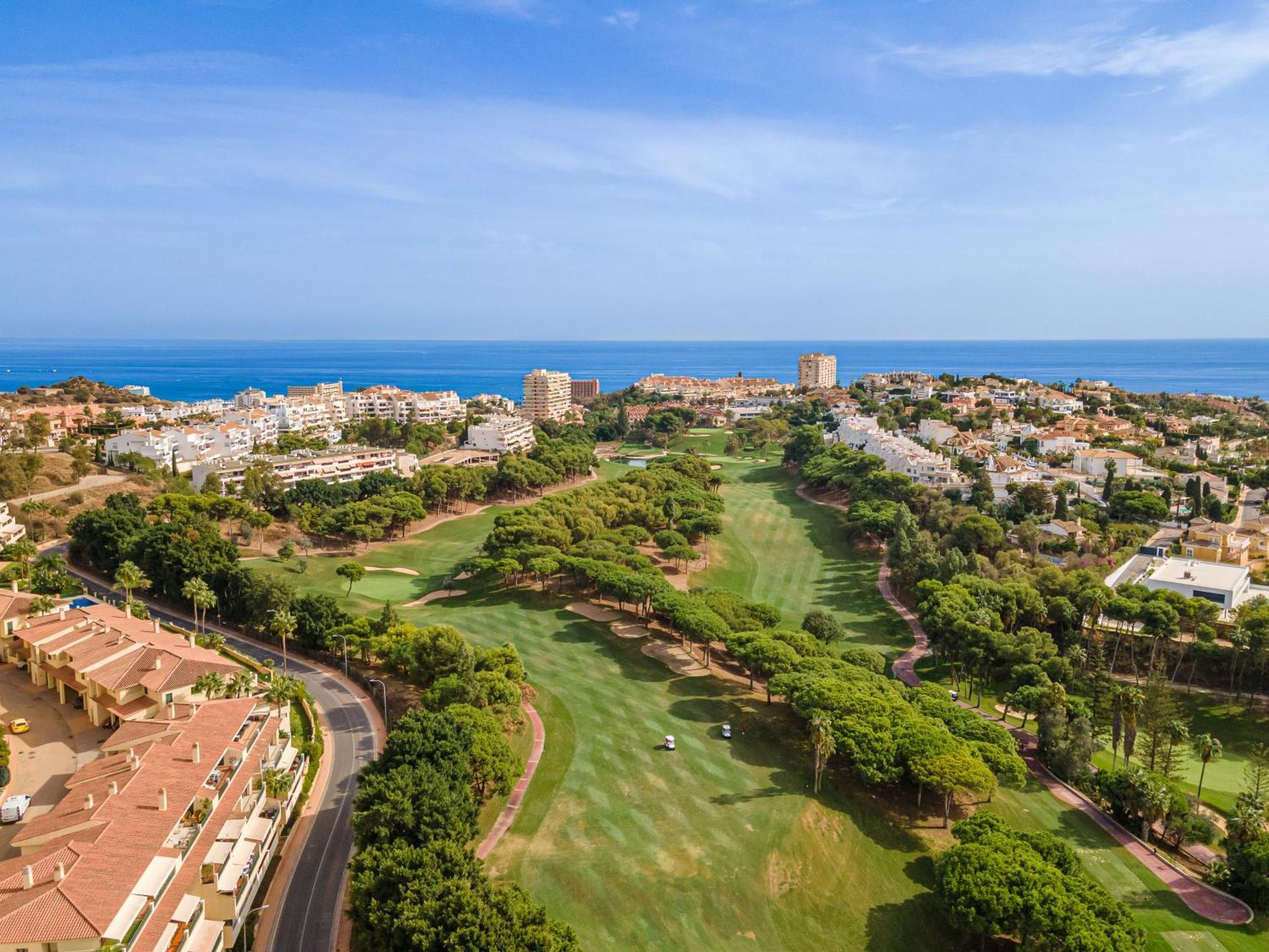 Fabulous Golf Front Apartment With Pool And Seaview Benalmádena Exteriör bild